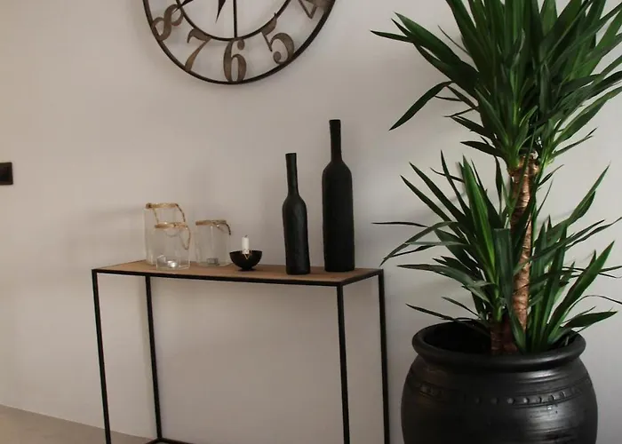 Completely Renovated Large Apt, Amazing Sea Views Apartment