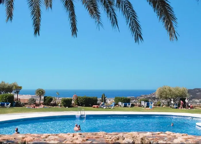 Completely Renovated Large Apt, Amazing Sea Views Apartment *