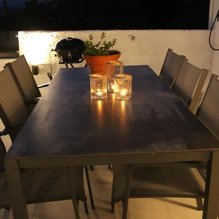 Completely Renovated Large Apt, Amazing Sea Views