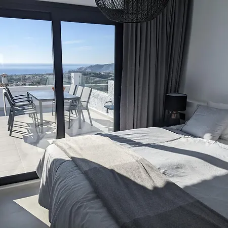 Completely Renovated Large Apt, Amazing Sea Views Nerja