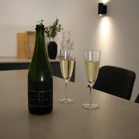 Completely Renovated Large Apt, Amazing Sea Views Apartamento Nerja