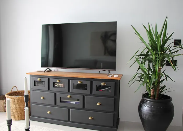 Completely Renovated Large Apt, Amazing Sea Views * ネルハ