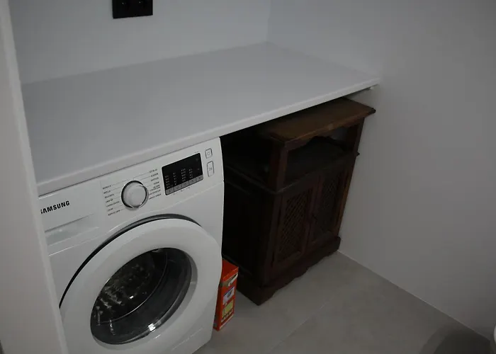 アパート Completely Renovated Large Apt, Amazing Sea Views