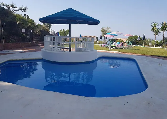 Completely Renovated Large Apt, Amazing Sea Views