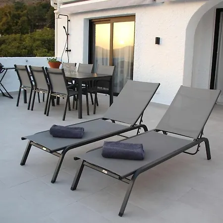 Completely Renovated Large Apt, Amazing Sea Views