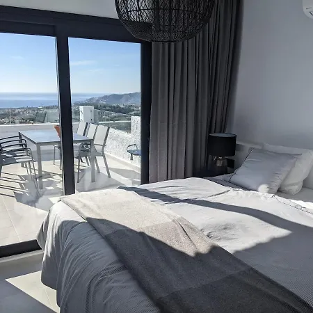 Completely Renovated Large Apt, Amazing Sea Views Nerja