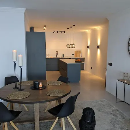 Completely Renovated Large Apt, Amazing Sea Views