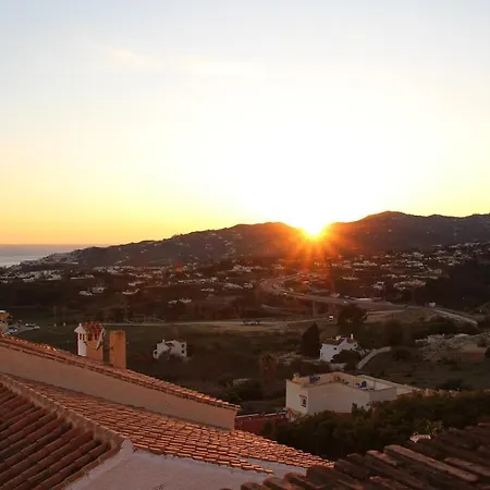 Completely Renovated Large Apt, Amazing Sea Views Apartamento Nerja
