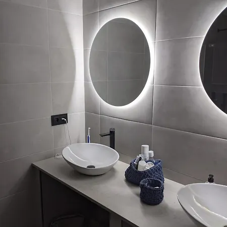 Completely Renovated Large Apt, Amazing Sea Views דירה