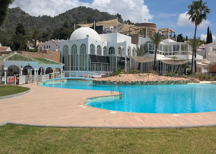 Completely Renovated Large Apt, Amazing Sea Views *