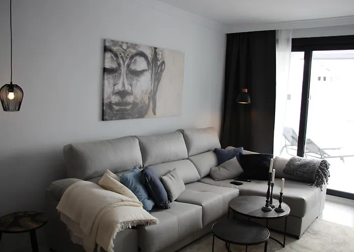 Completely Renovated Large Apt, Amazing Sea Views Nerja