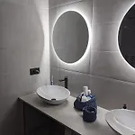 Completely Renovated Large Apt, Amazing Sea Views Apartamento