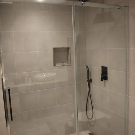 Completely Renovated Large Apt, Amazing Sea Views ネルハ